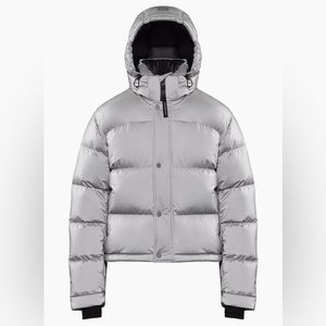 Aritzia The Super Puff Shorty in Reflective Grey